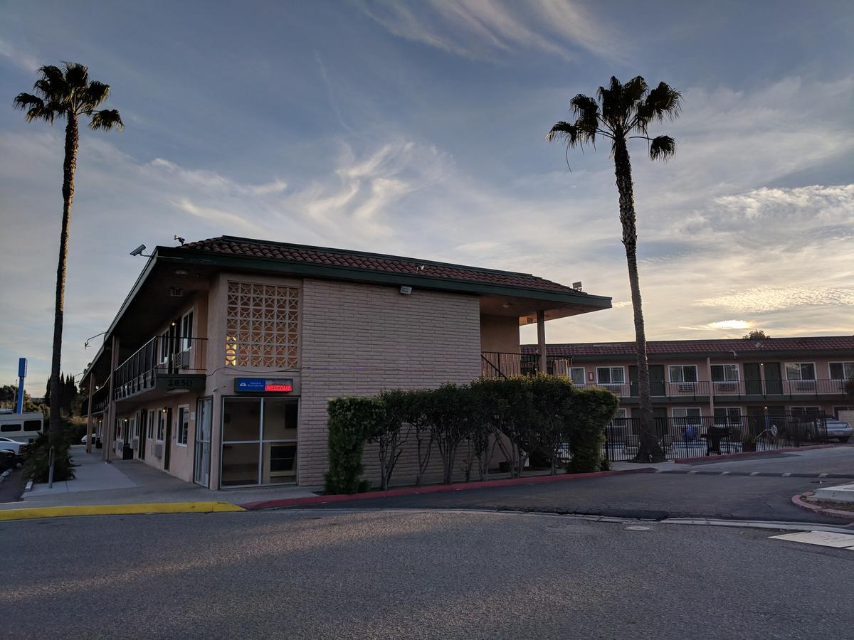 Americas Best Value Inn Thousand Oaks Zewnętrze zdjęcie